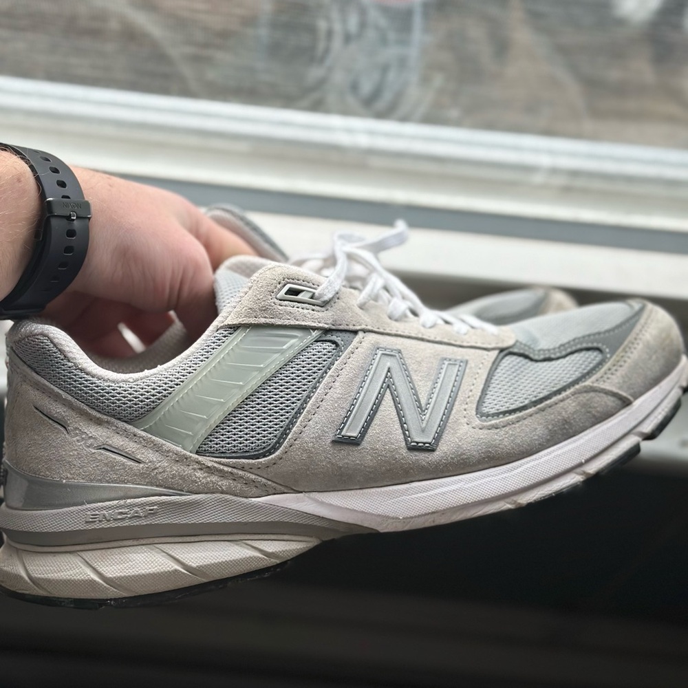 New Balance 990v5